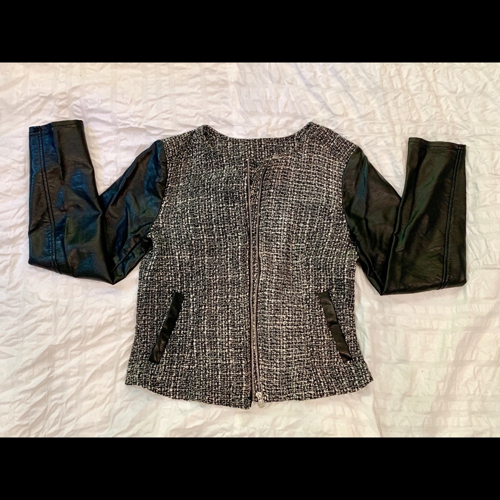 Tweed light jacket w/ faux leather sleeves